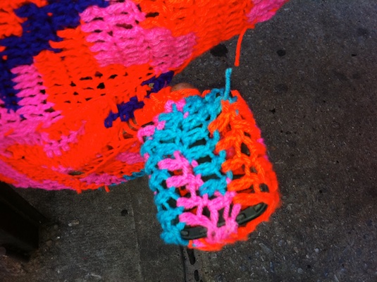 olek-yarn-bombed-yarnbombing-bicycle-bike-new-york-city-spring-2011-2 olek-yarn-bombed-yarnbombing-bicycle-bike-new-york-city-spring-2011-2