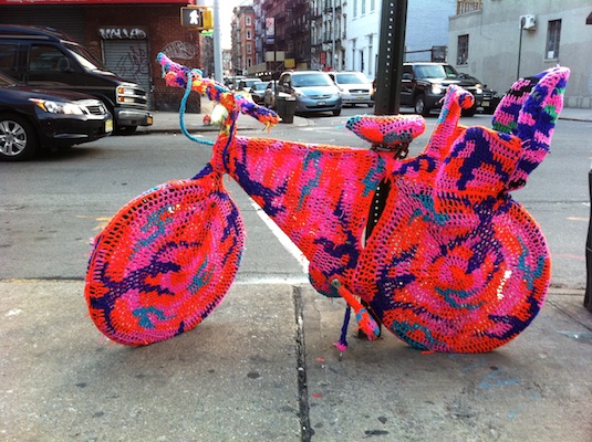 olek-yarn-bombed-yarnbombing-bicycle-bike-new-york-city-spring-2011-6