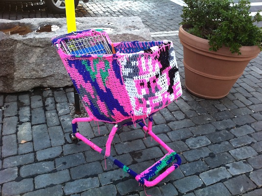shopping-cart-yarnbombed-mepa-meat-packing-district-olek-new-york-summer-2011-2