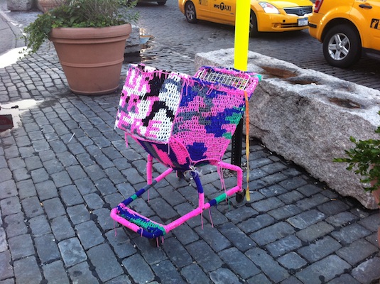 shopping-cart-yarnbombed-mepa-meat-packing-district-olek-new-york-summer-2011-3